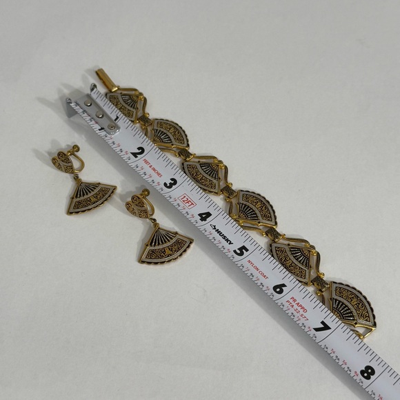 Vintage 1960s Spain Damascene Fan Link Bracelet and Screwback Earrings Set - Picture 11 of 12